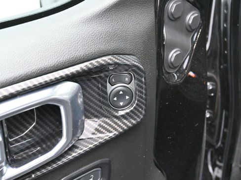 Used 2023 Jeep Gladiator Sport image 10