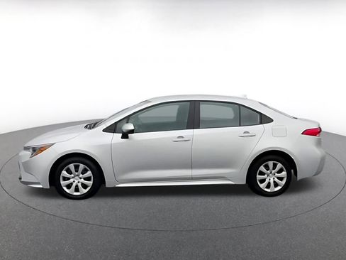 Used 2025 Toyota Corolla LE image 8