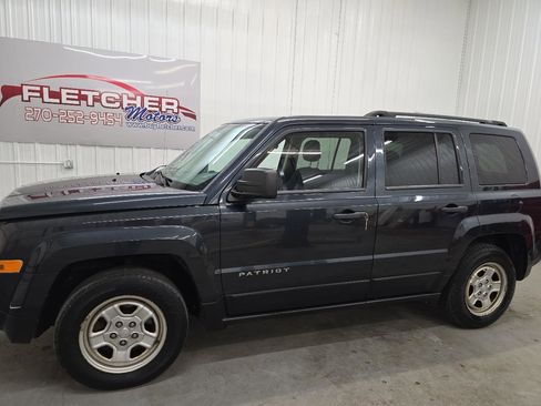 Used 2014 Jeep Patriot Sport image 5