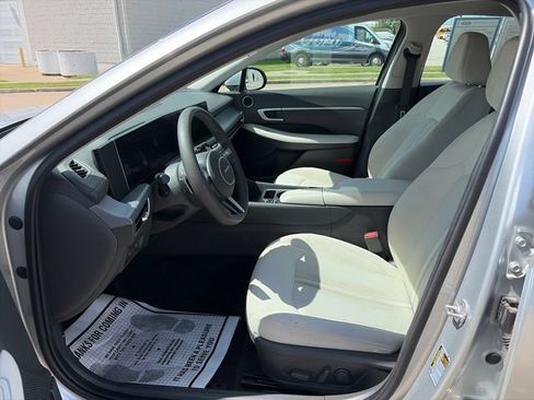 Used 2025 Hyundai Sonata SEL FWD image 10