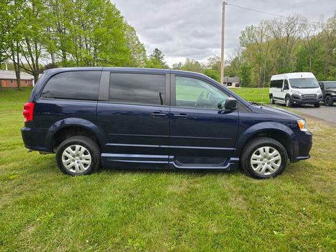 Used 2016 Dodge Grand Caravan SE w/ Quick Order Package 29E SE FWD image 7