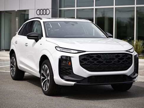 New 2026 Audi Q3 quattro 2.0T AWD/4WD image 2