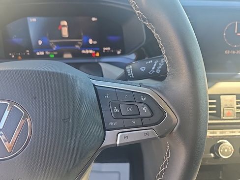 Used 2023 Volkswagen Taos SE w/ Panoramic Sunroof Package image 37