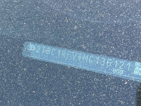 Used 2021 Toyota RAV4 XLE Premium image 23