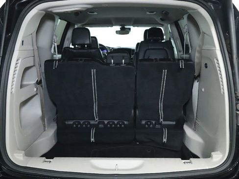 Used 2024 Chrysler Pacifica Touring-L FWD image 28