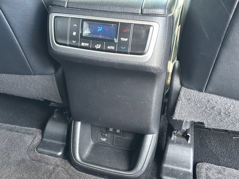 Used 2018 Toyota Highlander Limited FWD image 38