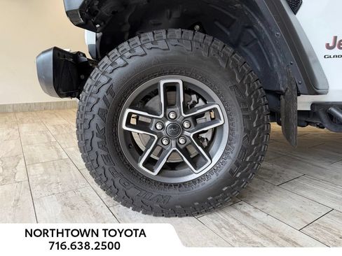 Used 2025 Jeep Gladiator Mojave w/ Safety Group AWD/4WD image 22