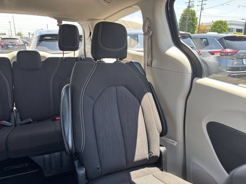 Used 2024 Chrysler Voyager LX FWD image 40