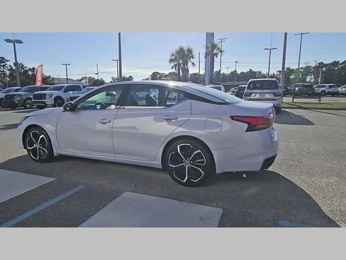 Used 2024 Nissan Altima 2.5 SR w/ SR Premium Package FWD image 26