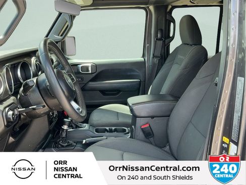 Used 2023 Jeep Wrangler Unlimited Sahara AWD/4WD image 17