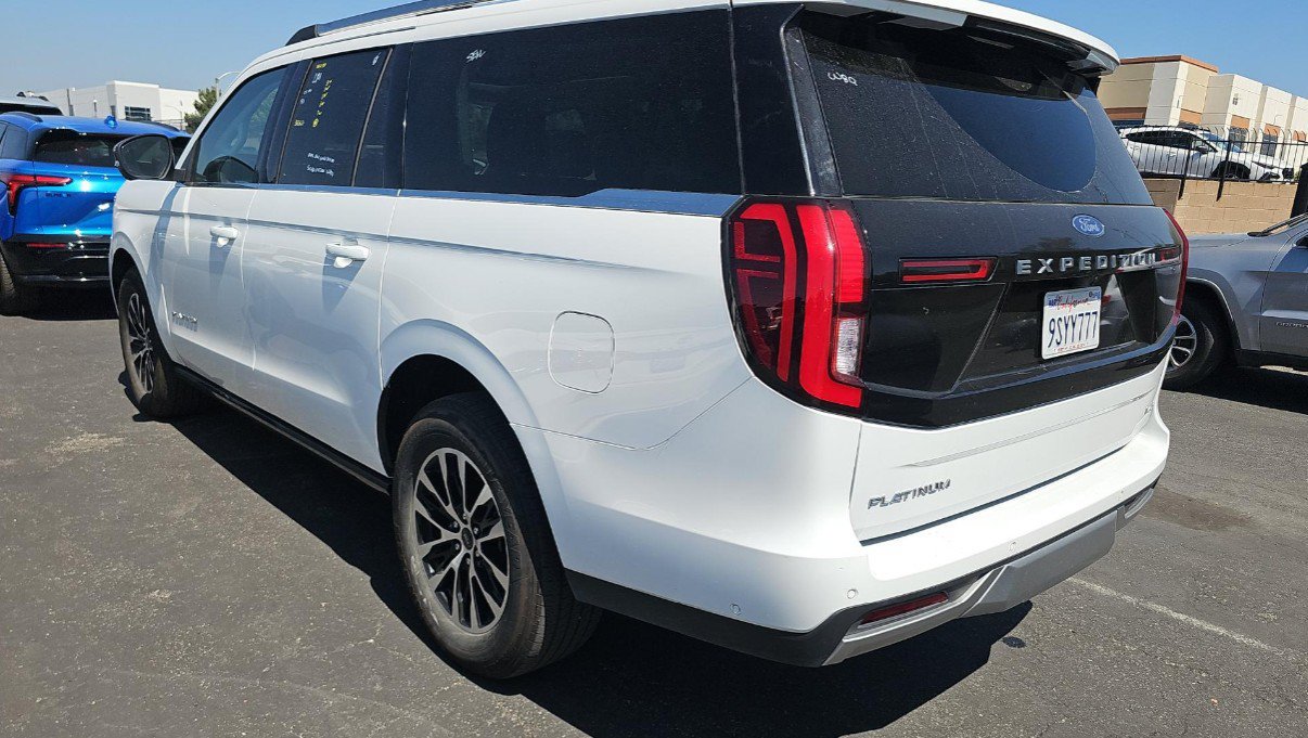 Used 2025 Ford Expedition Max Platinum AWD/4WD image 3
