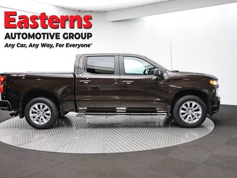 Used 2020 Chevrolet Silverado 1500 Custom w/ Custom Value Package AWD/4WD image 4