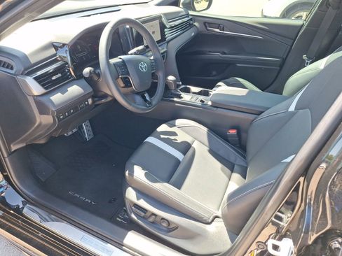 Used 2025 Toyota Camry SE w/ Convenience Package image 15