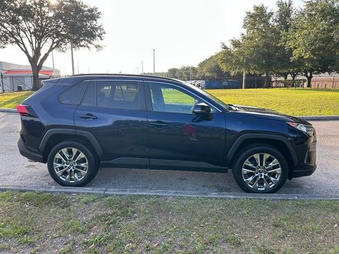Used 2021 Toyota RAV4 XLE Premium FWD image 7
