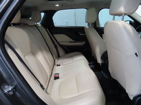 Used 2020 Jaguar F-PACE Premium image 36
