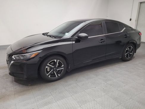 Used 2025 Nissan Sentra SV FWD image 2