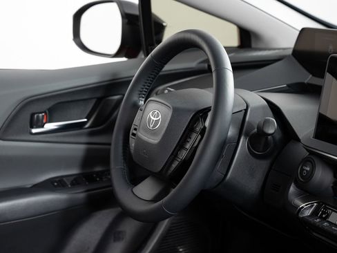 Used 2025 Toyota Prius XLE image 25