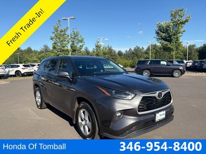 Used 2023 Toyota Highlander LE