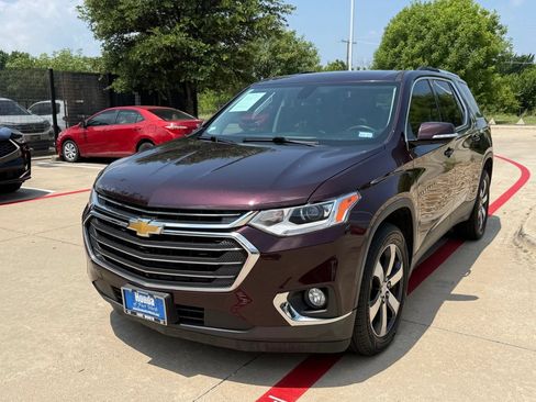 Used 2018 Chevrolet Traverse LT FWD image 1