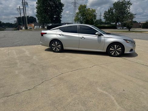 Used 2021 Nissan Altima 2.5 SV FWD image 10