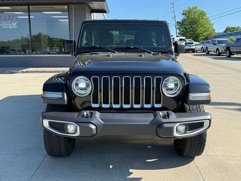 Used 2018 Jeep Wrangler Unlimited Sahara AWD/4WD image 19