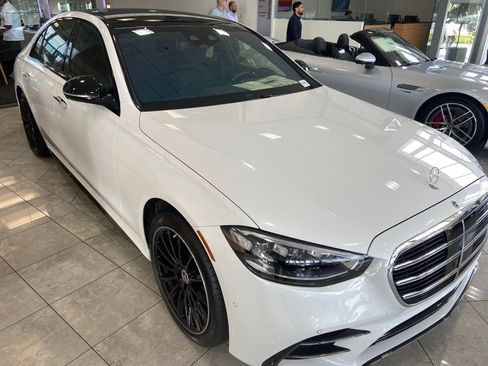 Used 2025 Mercedes-Benz S 580 4MATIC Sedan image 3