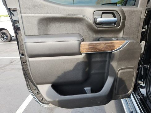 Used 2021 Chevrolet Silverado 1500 High Country image 21