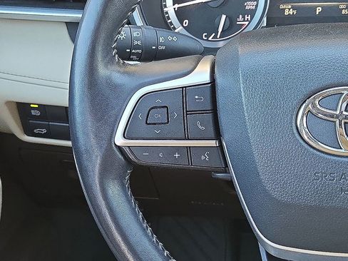 Used 2022 Toyota Highlander XLE image 20