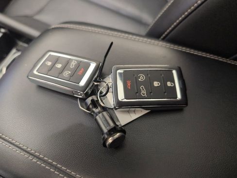 Used 2022 Jeep Grand Cherokee Limited AWD/4WD image 41