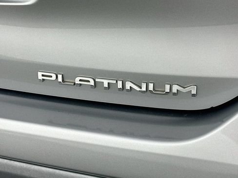 Used 2022 Toyota Highlander Platinum FWD image 39