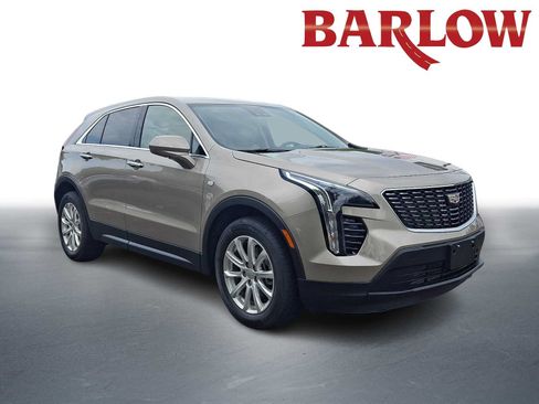 Used 2023 Cadillac XT4 Luxury w/ Cold Weather Package FWD image 1