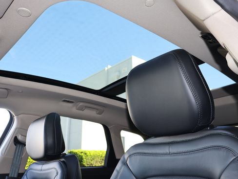 Used 2025 Lincoln Corsair Grand Touring w/ Equipment Group 302A image 5