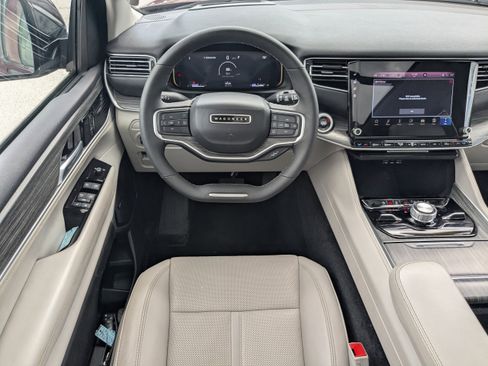 Used 2024 Jeep Wagoneer L Series II w/ Convenience Group I AWD/4WD image 18