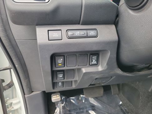 Used 2022 Nissan Frontier Pro-X RWD image 19