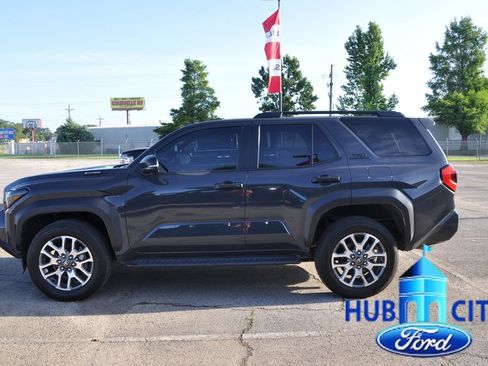 Used 2025 Toyota 4Runner 4WD image 2
