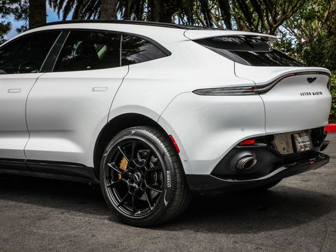 Used 2022 Aston Martin DBX AWD/4WD image 10