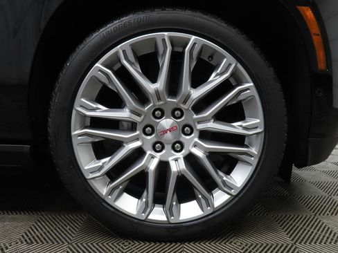 Used 2025 GMC Yukon Denali w/ Denali Reserve Package AWD/4WD image 8