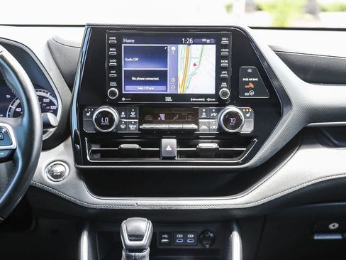 Used 2022 Toyota Highlander XSE FWD image 13