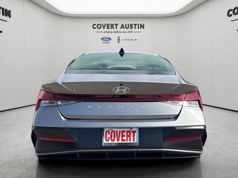 Used 2025 Hyundai Elantra SEL FWD image 4