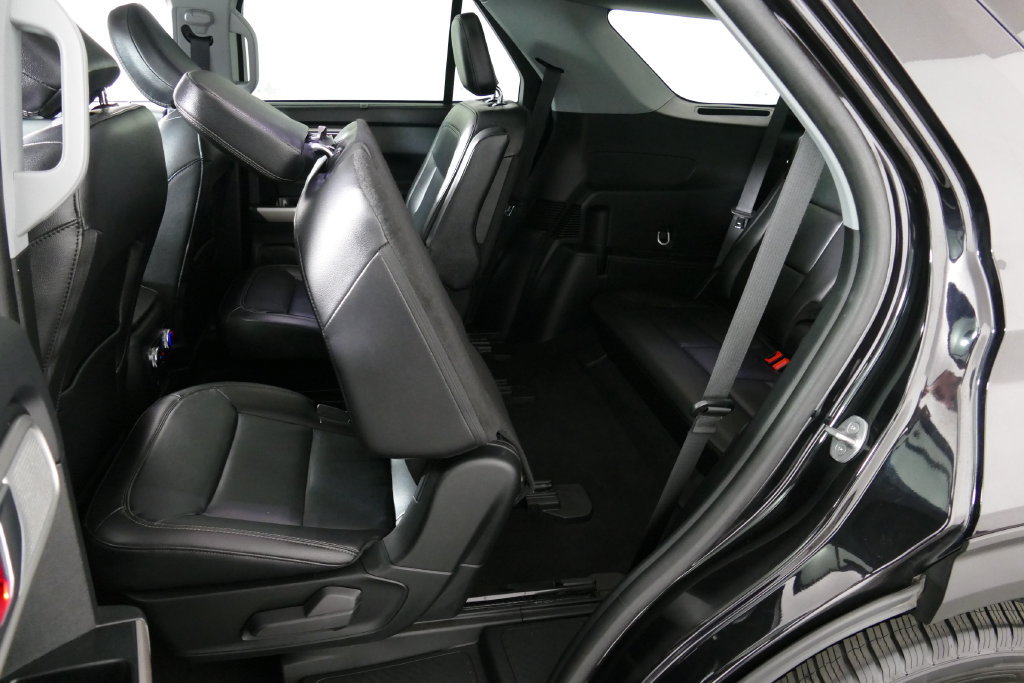 Used 2023 Ford Explorer Limited w/ Limited Technology Package AWD/4WD image 30