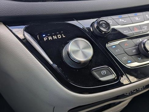 Used 2022 Chrysler Pacifica Touring-L image 12