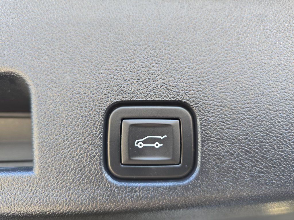 Used 2024 Chevrolet Traverse LT FWD image 14