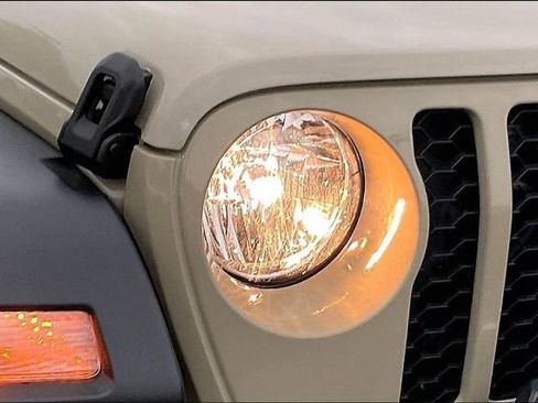 Used 2020 Jeep Gladiator Sport w/ Quick Order Package 24S AWD/4WD image 28