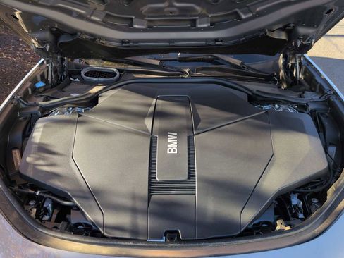 Used 2025 BMW i7 eDrive50 RWD image 15