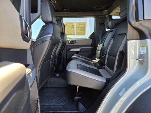 Used 2023 Ford Bronco Wildtrak image 15