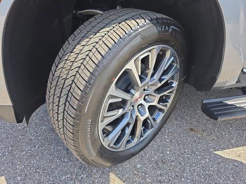 New 2026 GMC Yukon XL Denali w/ Denali Reserve Package image 39