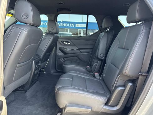 Used 2023 Chevrolet Traverse RS FWD image 26