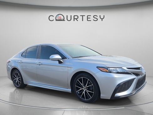 Certified 2022 Toyota Camry SE w/ Audio Upgrade Package FWD image 7