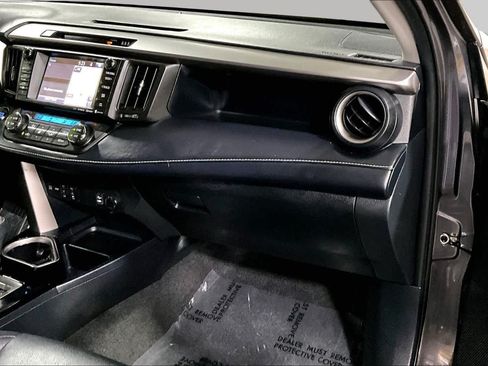 Used 2018 Toyota RAV4 Limited AWD/4WD image 18