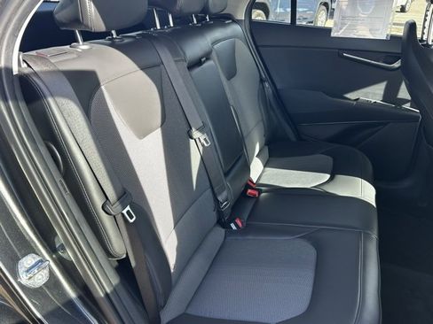 Used 2023 Kia Niro EX image 31